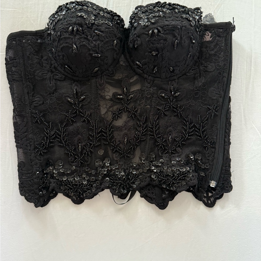 Chic Black Lace Bustier